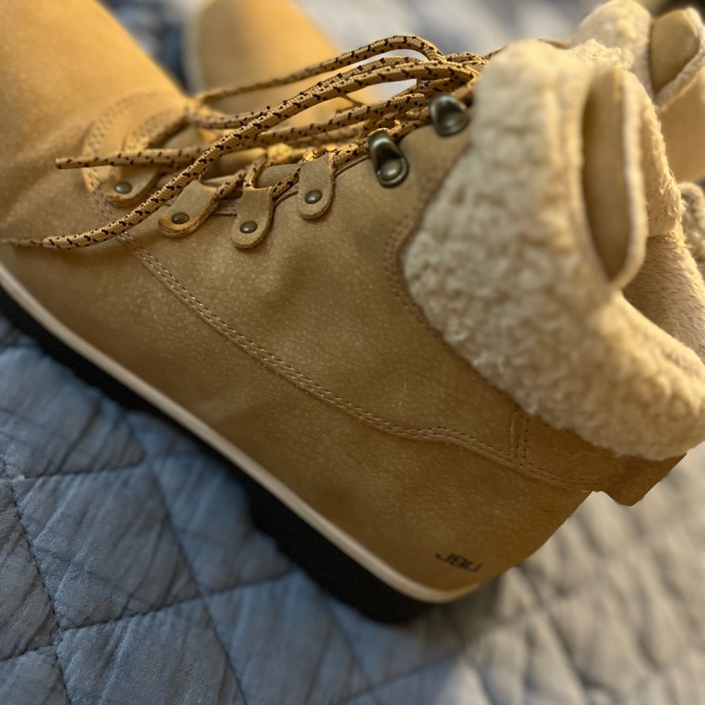 JBU Tan Ankle Boots with Faux Fur Lining‎